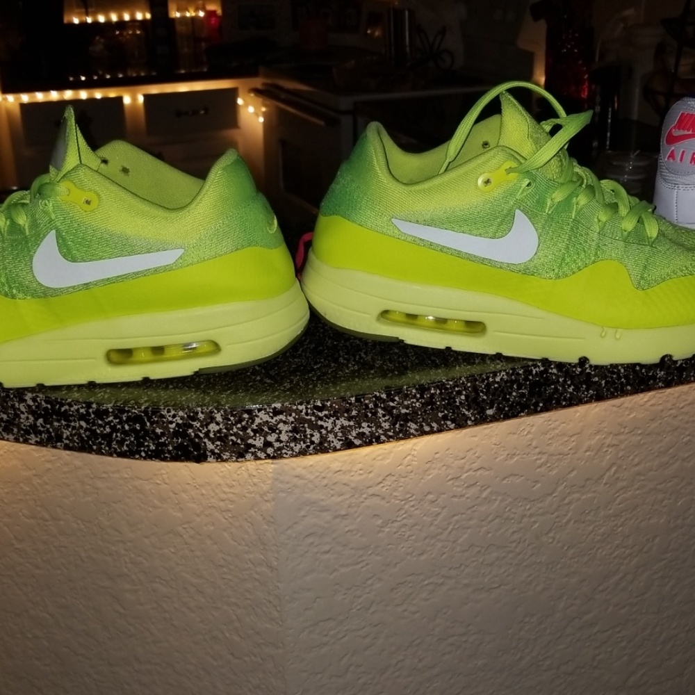 Air max fly knit volt 90